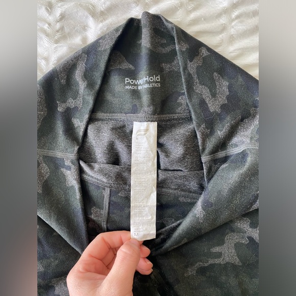 Fabletics PowerHold 3/4 Camo legging - Picture 4 of 6